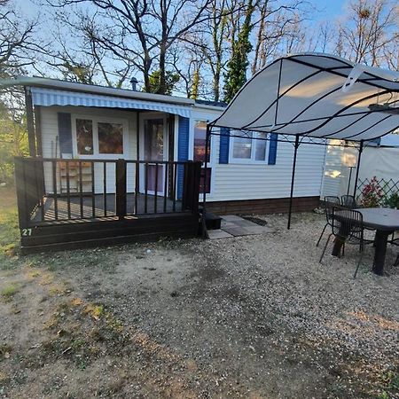 Rose 27 Aups Exterior photo