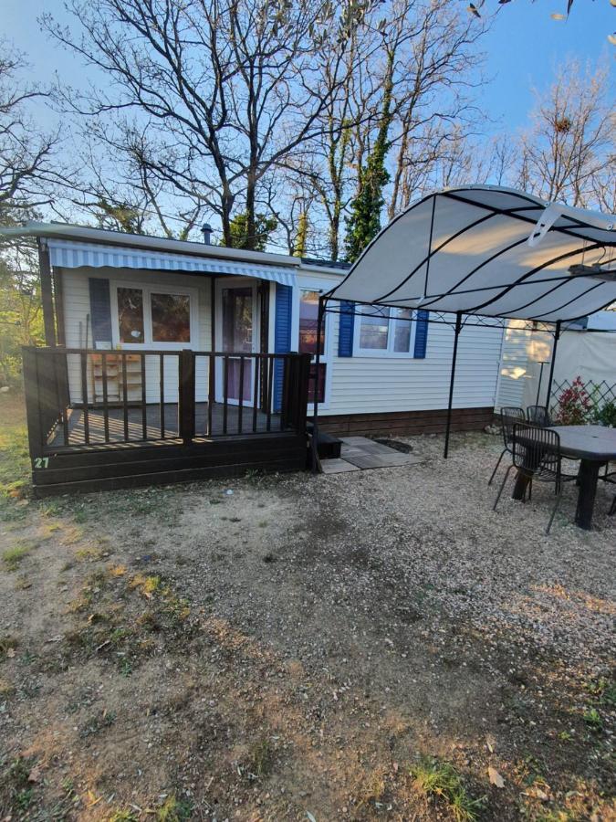 Rose 27 Aups Exterior photo